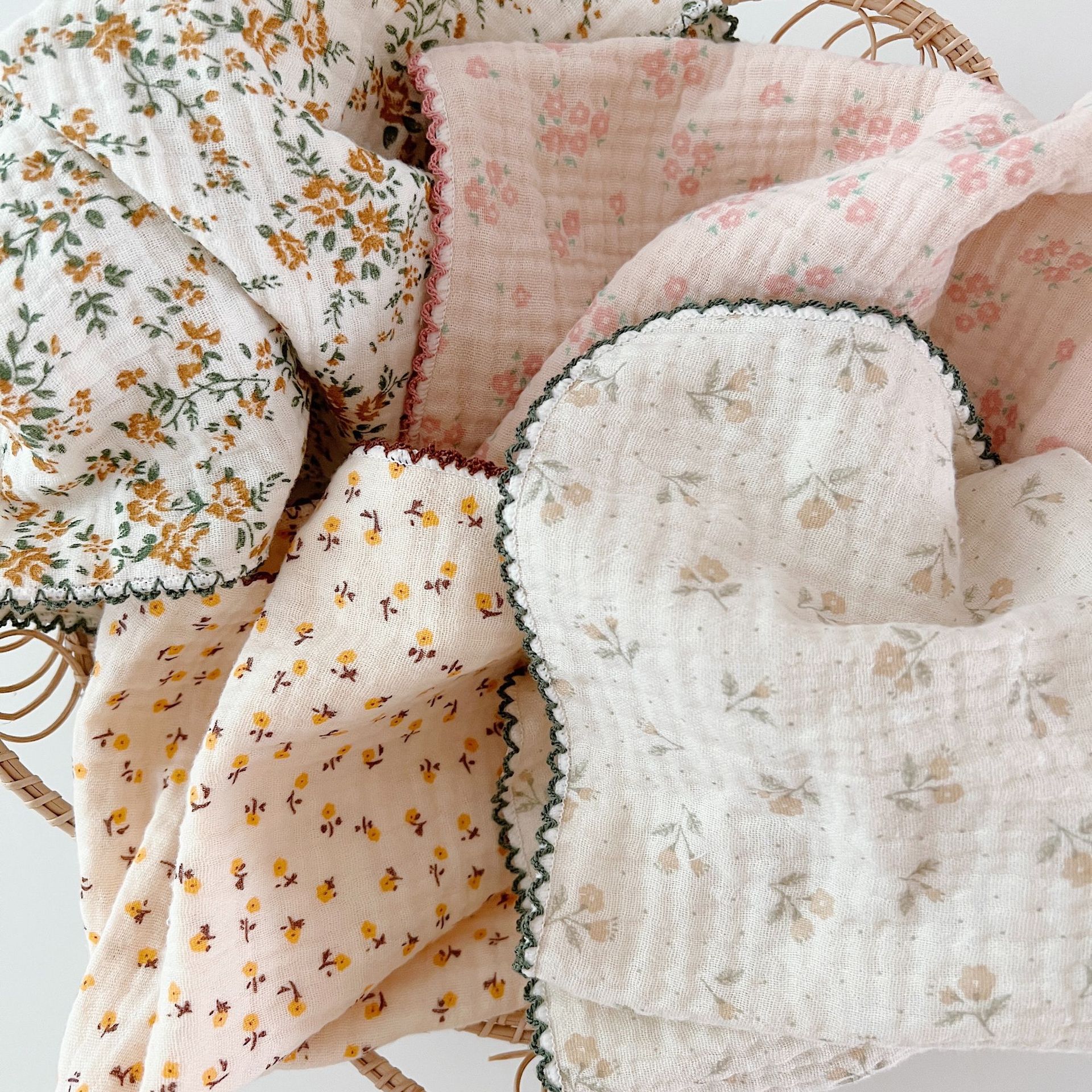 Cartoon class A ins small square towel Children Baby absorbent face towel face towel small towel pure cotton gauze soft skin-friendly