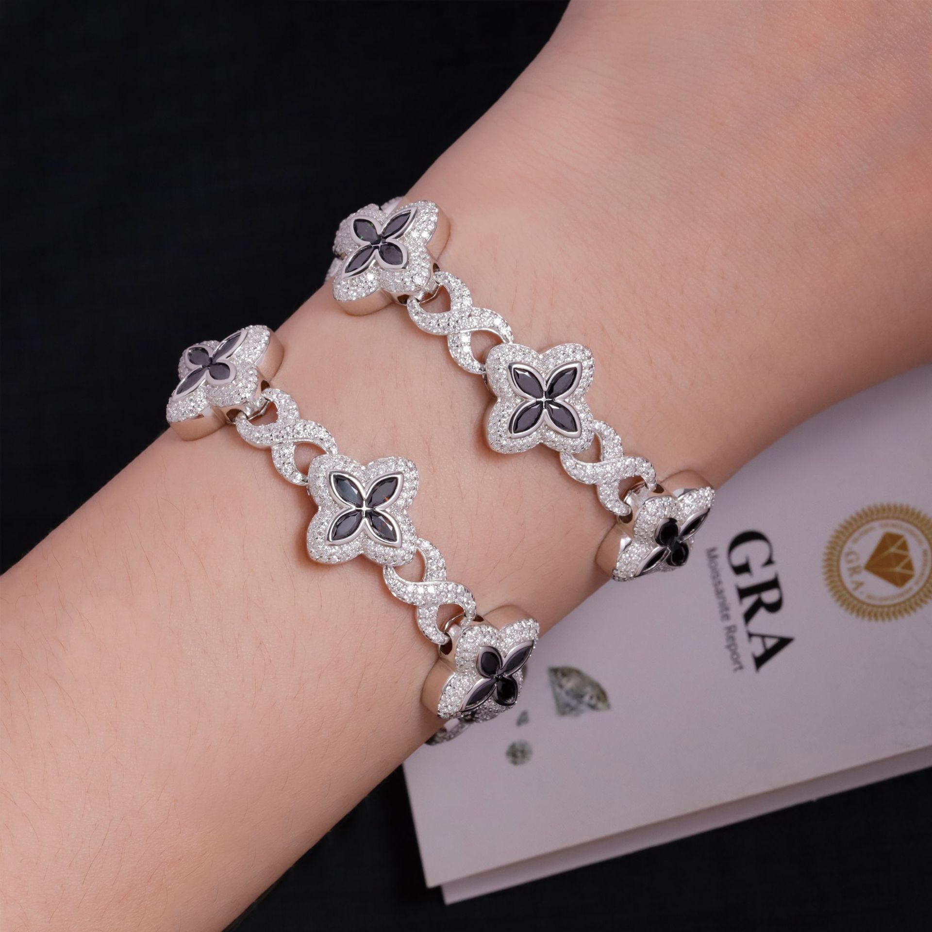 Cross-Border Hot-Selling Black Four-Leaf Clover Bracelet S925 Silver Inlaid with Moissanite Fashionable and Personalized Hip-Hop Style Bracelet for Men and Women