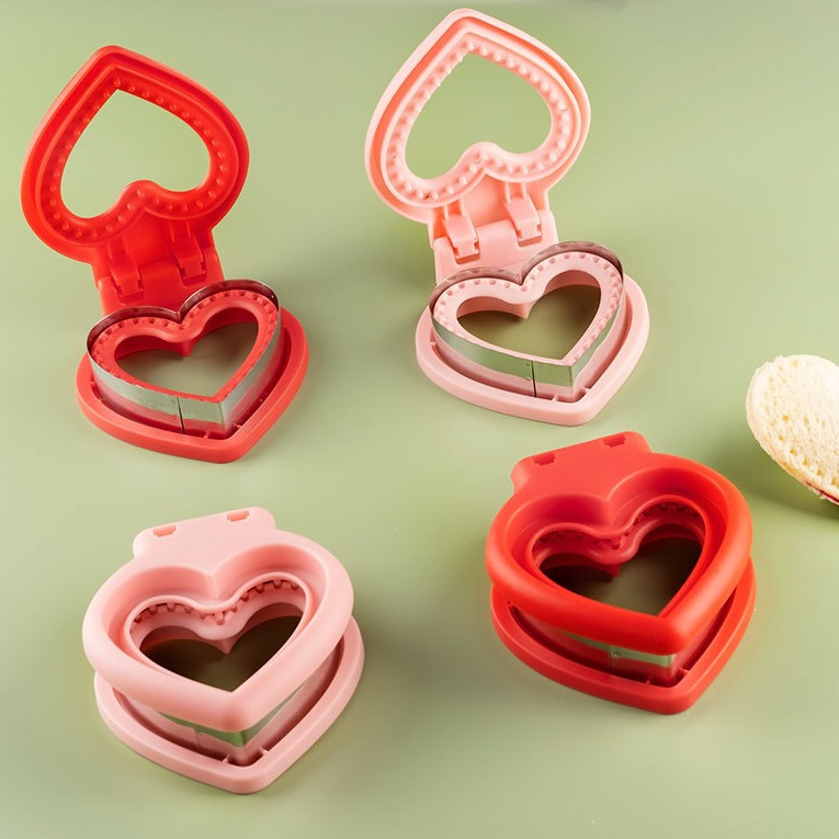 DIY Toast pocket sandwich cutting mold sealing love bread cutting baking toast sealing hand guard sandwich mold