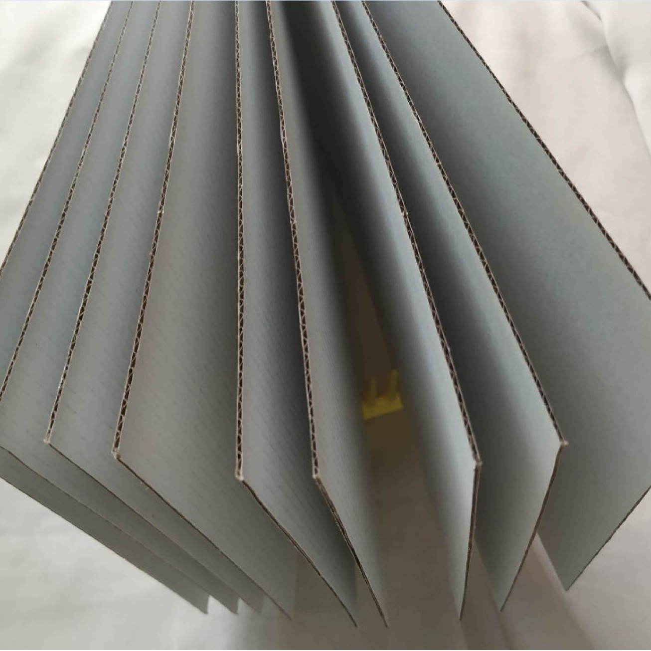 W9W double-sided white cow reinforced corrugated pit cardboard White 9 White