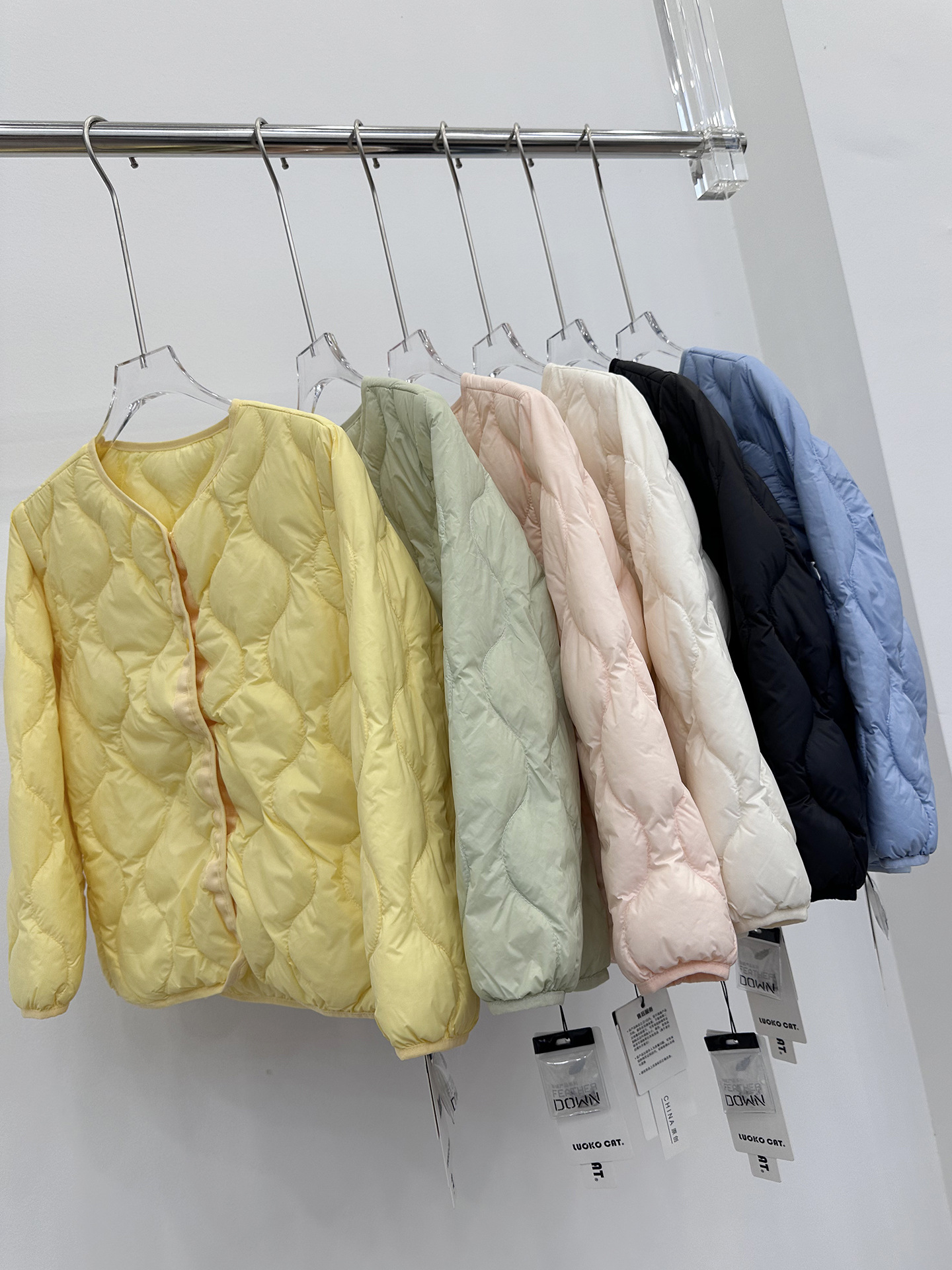 2025 New Kidsren's Light down Lining Medium and Large Kidsren's Thin down Jacket Jacket Boys and Girls Baby Autumn and Winter