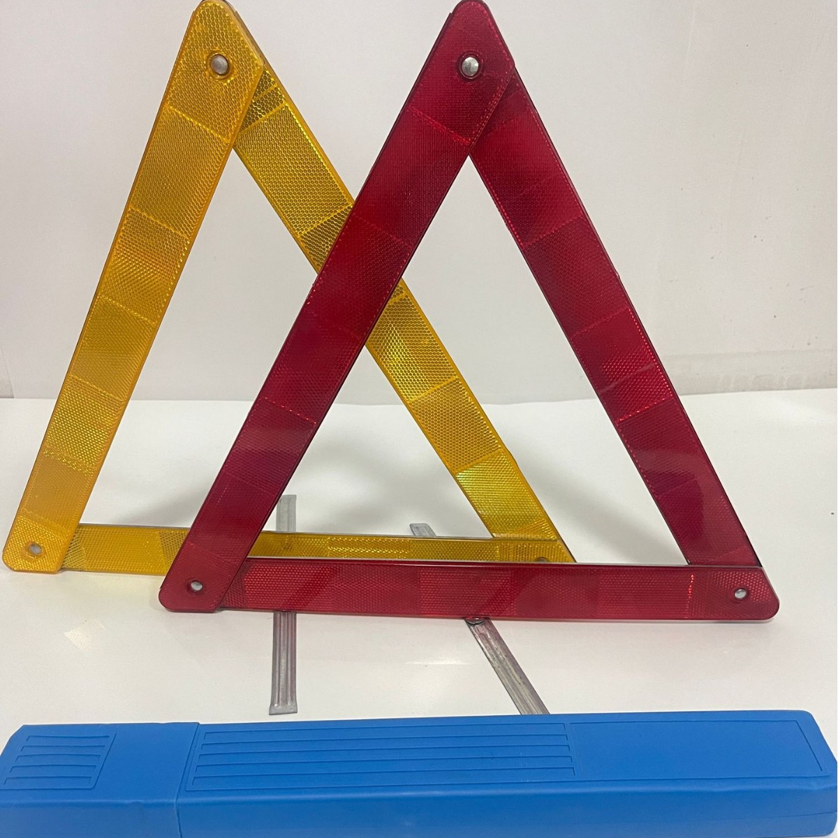 Складной треугольный знак парковки