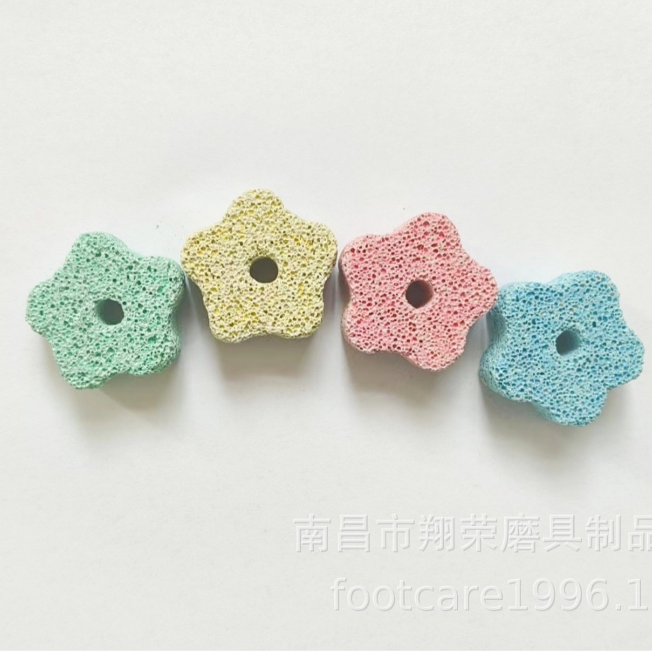 Manufacturer Wholesale Small Plum Blossom Colored Pumice, Parrot, Hamster, Chinchilla, Pet Chewing Stone, Molar Stone, Can Be Taken with Free Samples
