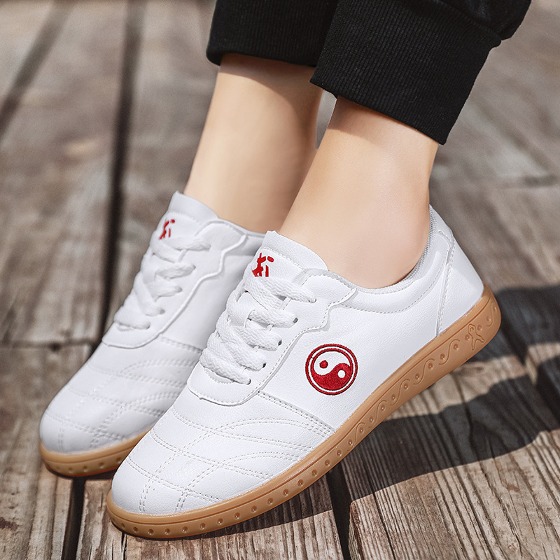 Оптовая продажа Заводские туфли Чэньцзянго Тайцзи Обувь для боевых искусств Весна и Осень Говяжья подошва Нескользящие Мягкая подошва Для мужчин и женщин