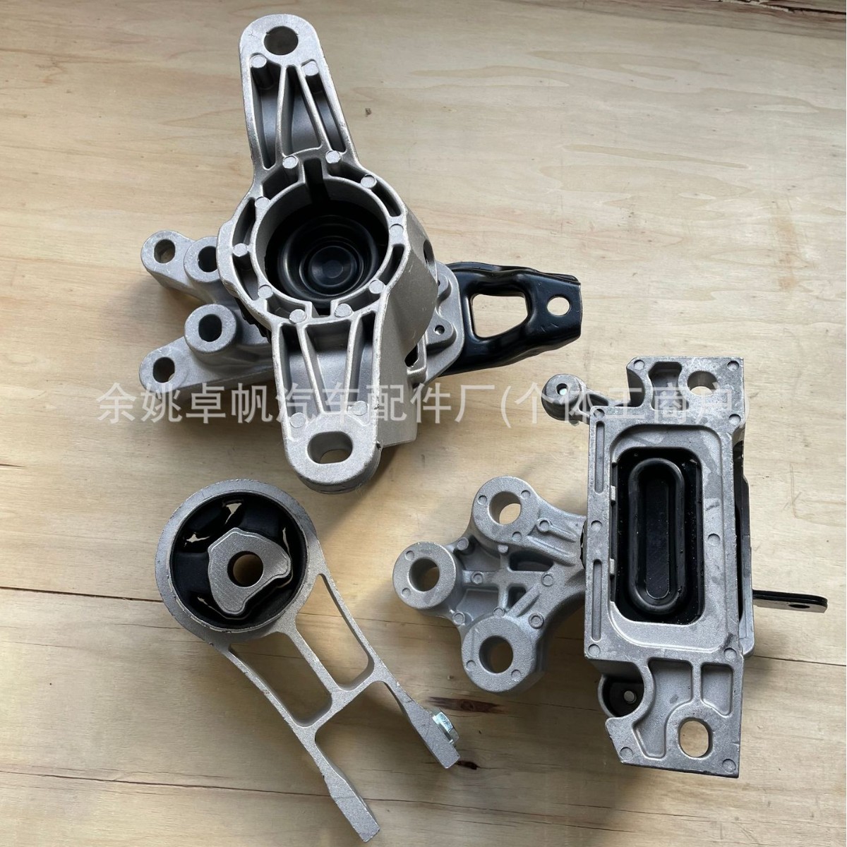 Foreign trade hot sale 68485537AA 68224746AD 68224742AD for Chrysler bracket