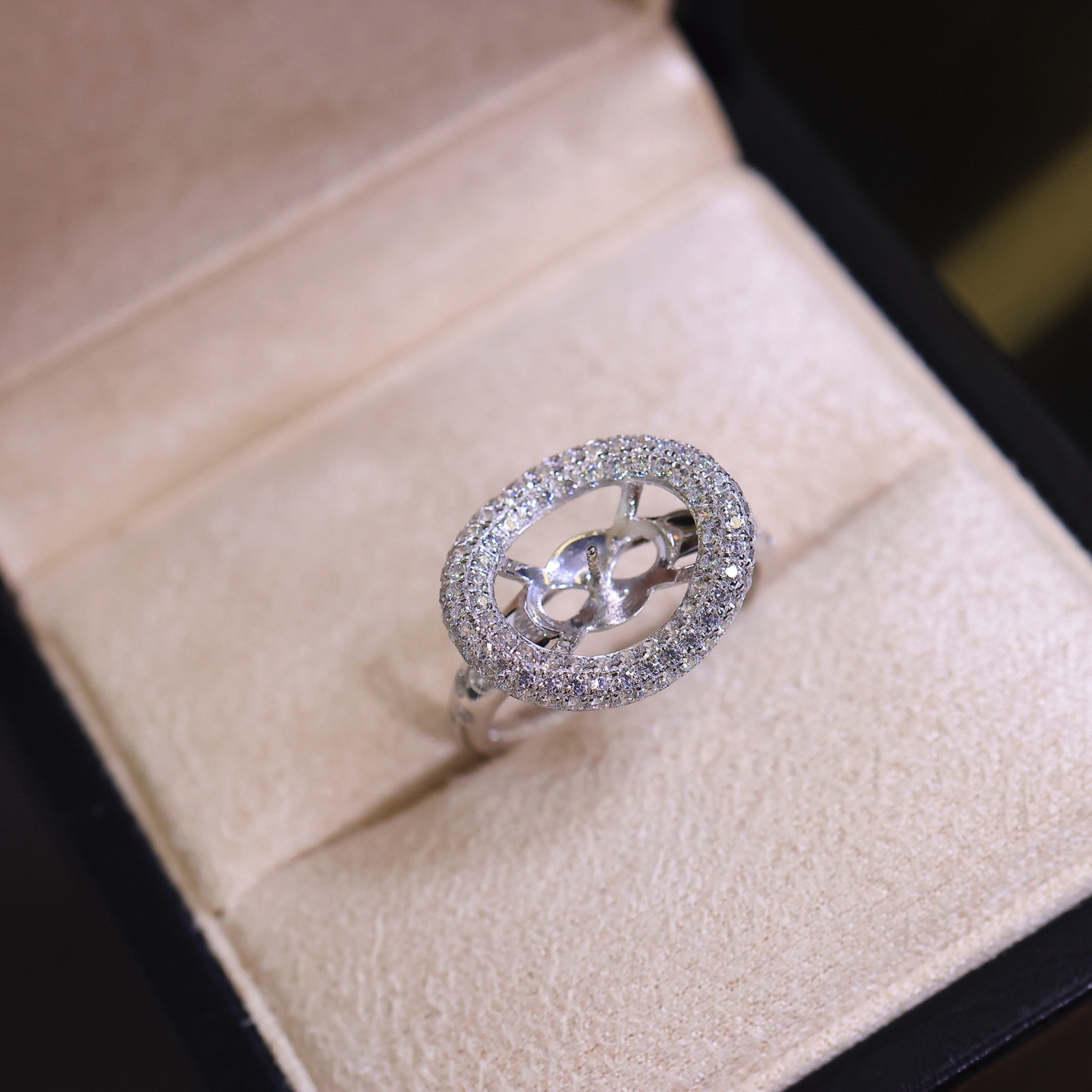 Platinum Pt900 Accessories, Line Design Ring, Heavy Zircon Inlay, Picture with 9mm Beads, Beads Not Included