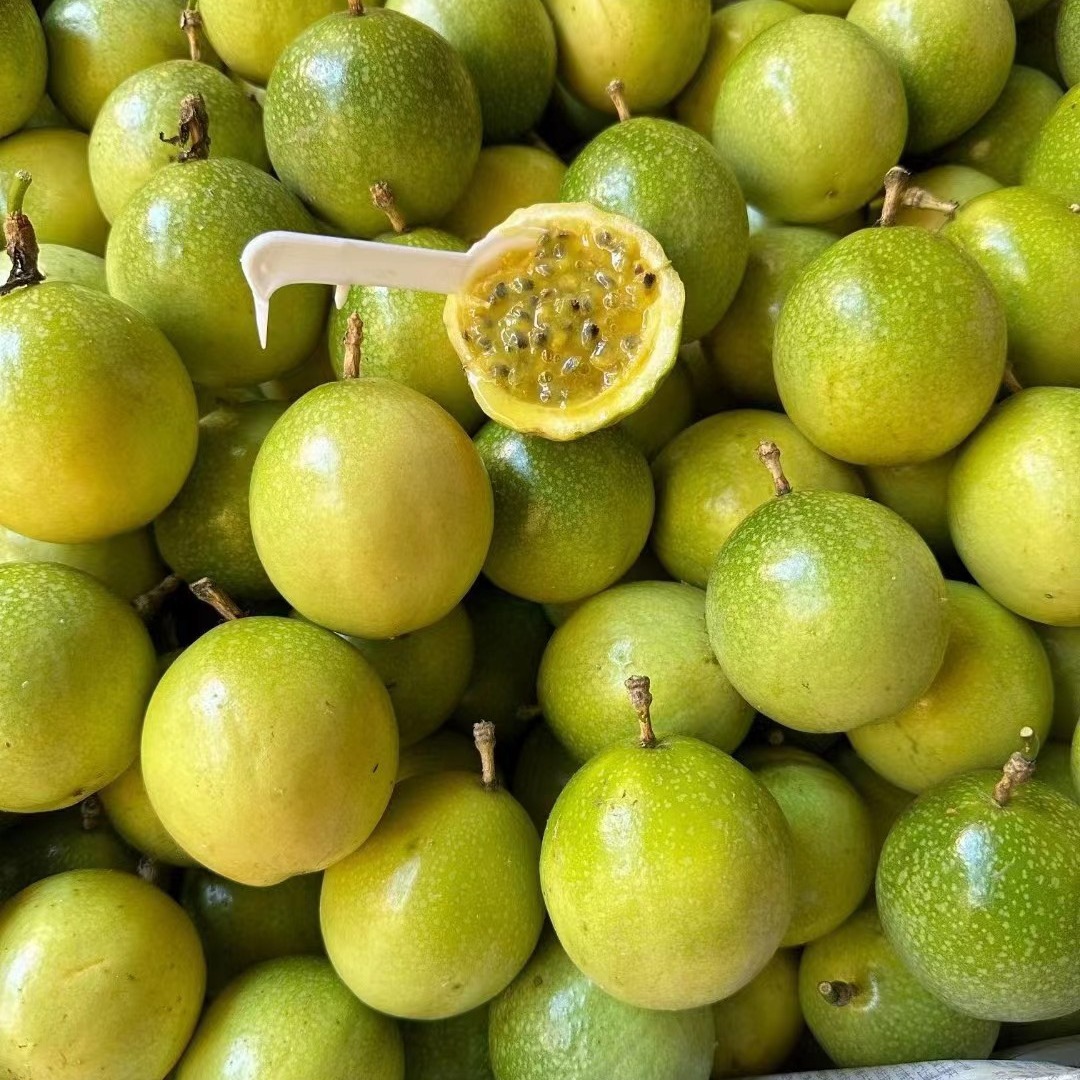 Gold passion fruit Qin mi 9 fresh fruit generation tropical fruit passion fruit source factory in stock wholesale