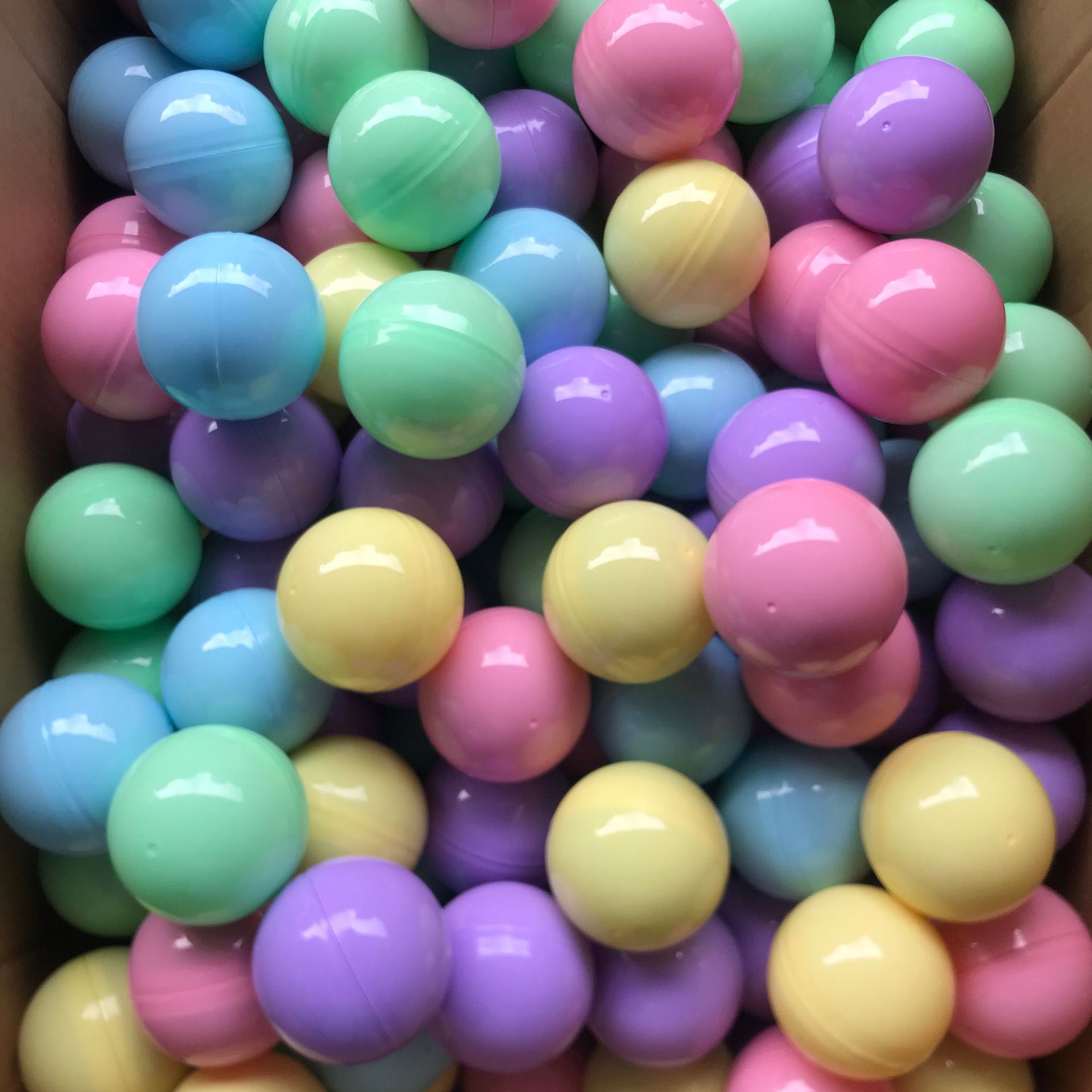 Factory Direct Sale 75mm Gashapon Shell 7.5cm Amusement Machine Trendy Colorful Gashapon Shell Gashapon Machine Transparent Egg Shell