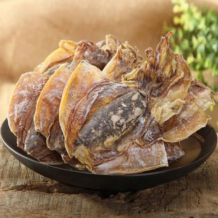 Dried Large Squid from the East Sea, Sun-Dried Seafood, Bulk Weighing of Dried Squid and Dried Fish for Soup Ingredients