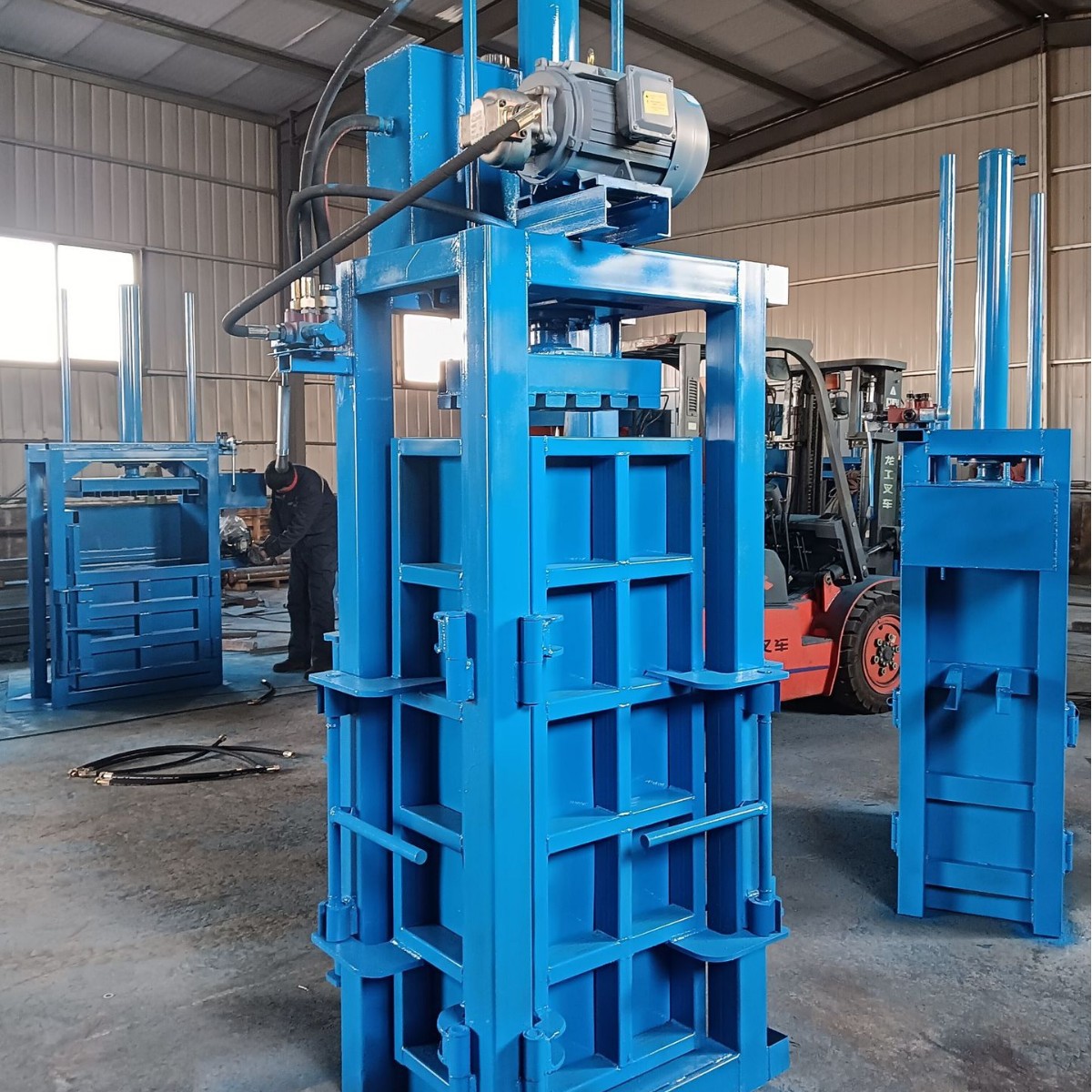 Гидравлический пресс для упаковки с четырьмя дверями, пресс для упаковки компрессии использованной одежды и йога-одежды