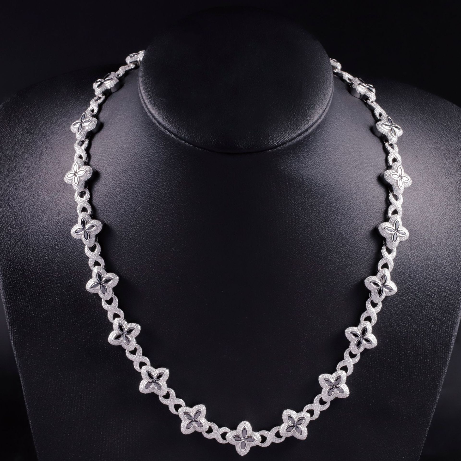 Hip-Hop Style European and American Black Four-Leaf Clover Necklace S925 Silver Inlaid with D Color Moissanite Personalized High-End Niche Necklace