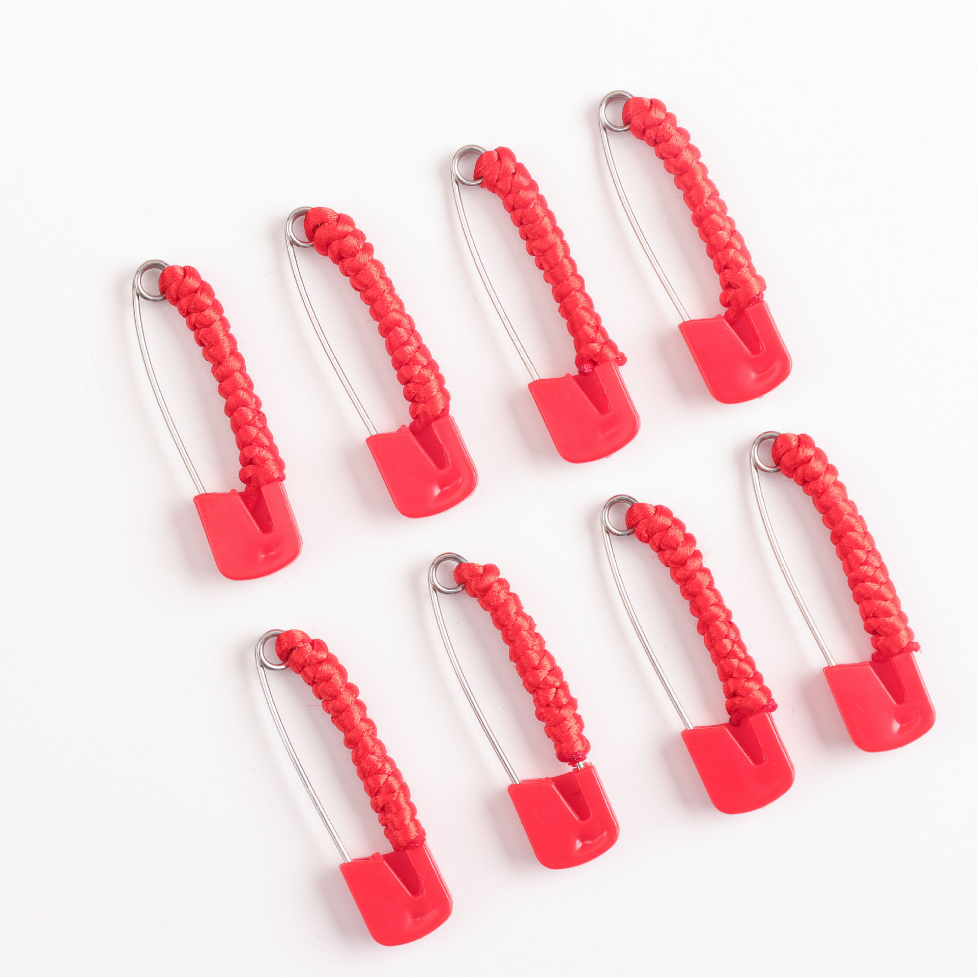 Handmade Red String Brooch with a Diamond Knot for Protection and Peace of Mind, Suitable for Children and Babies, DIY Safety Pin