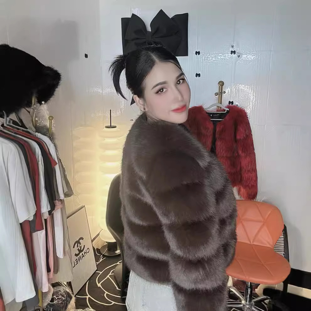 2025 European and American Style Faux Fur Coat, Imitation Fox Fur Patchwork Winter Clothing, Thickened and Warm, Long-Sleeved Short Fur Coat in Stock