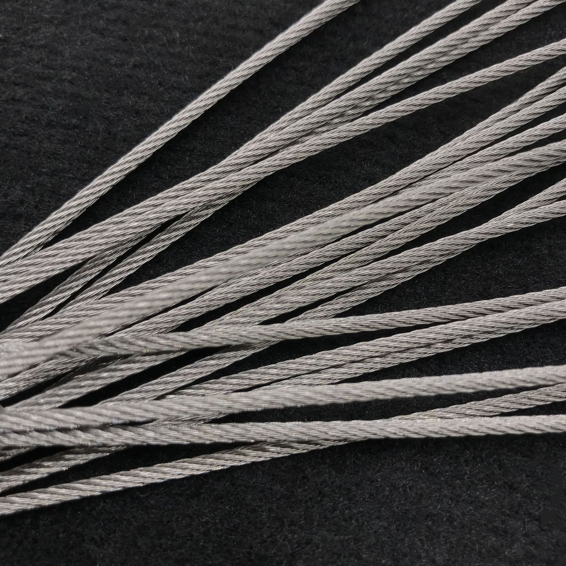 Factory Direct Sales Stainless Steel Coated Wire Rope Safety Anti-Fall Insurance Rope Lighting Suspension Rope High-Strength Pressed Aluminum Sleeve