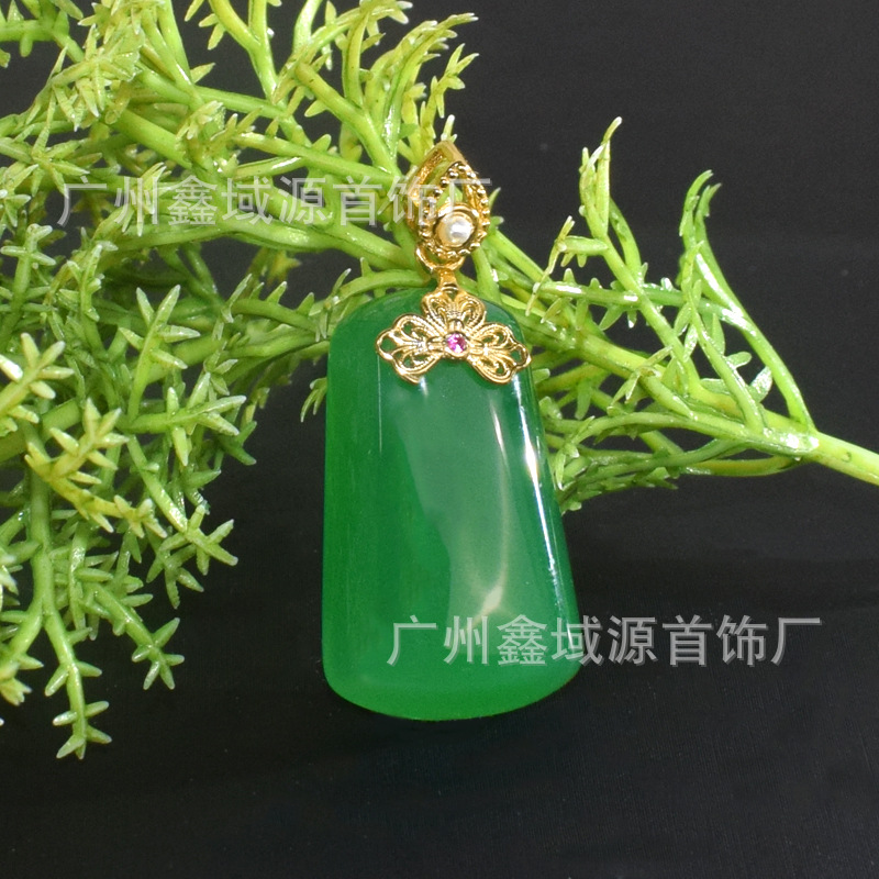 S925 sterling silver natural green chalcedony pendant retro light luxury powder safe buckle white agate clavicle chain factory wholesale