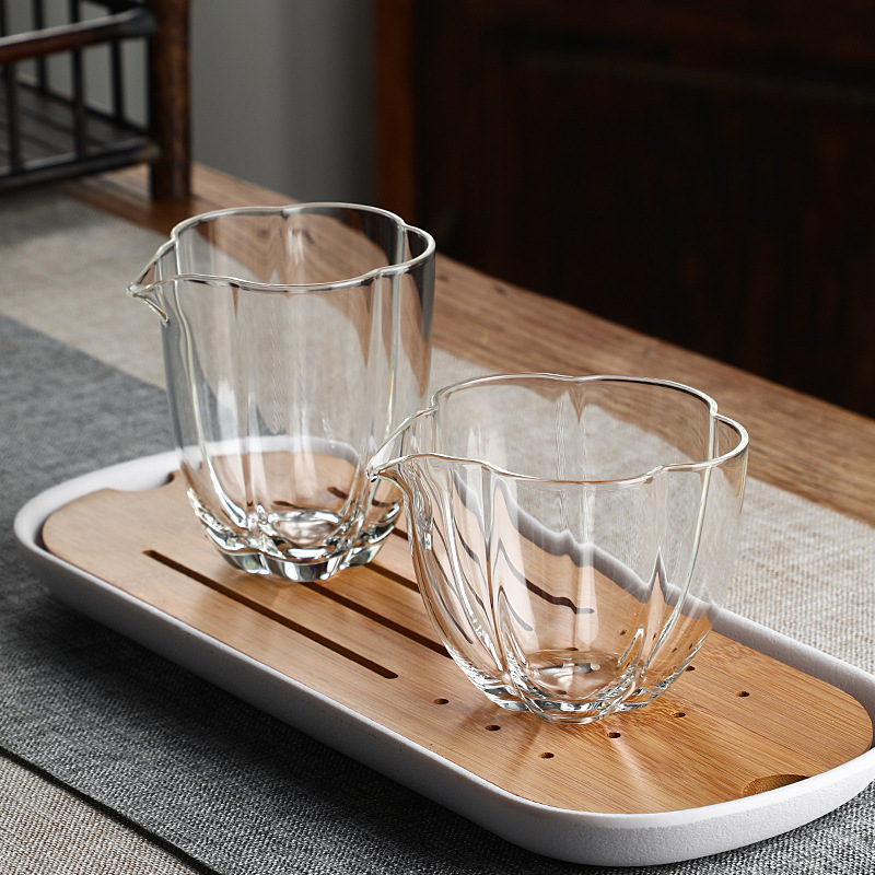 Japanese-style petal Glass Fair Cup high temperature resistant household tea seafood tea maker kung fu tea accessories transparent male Cup