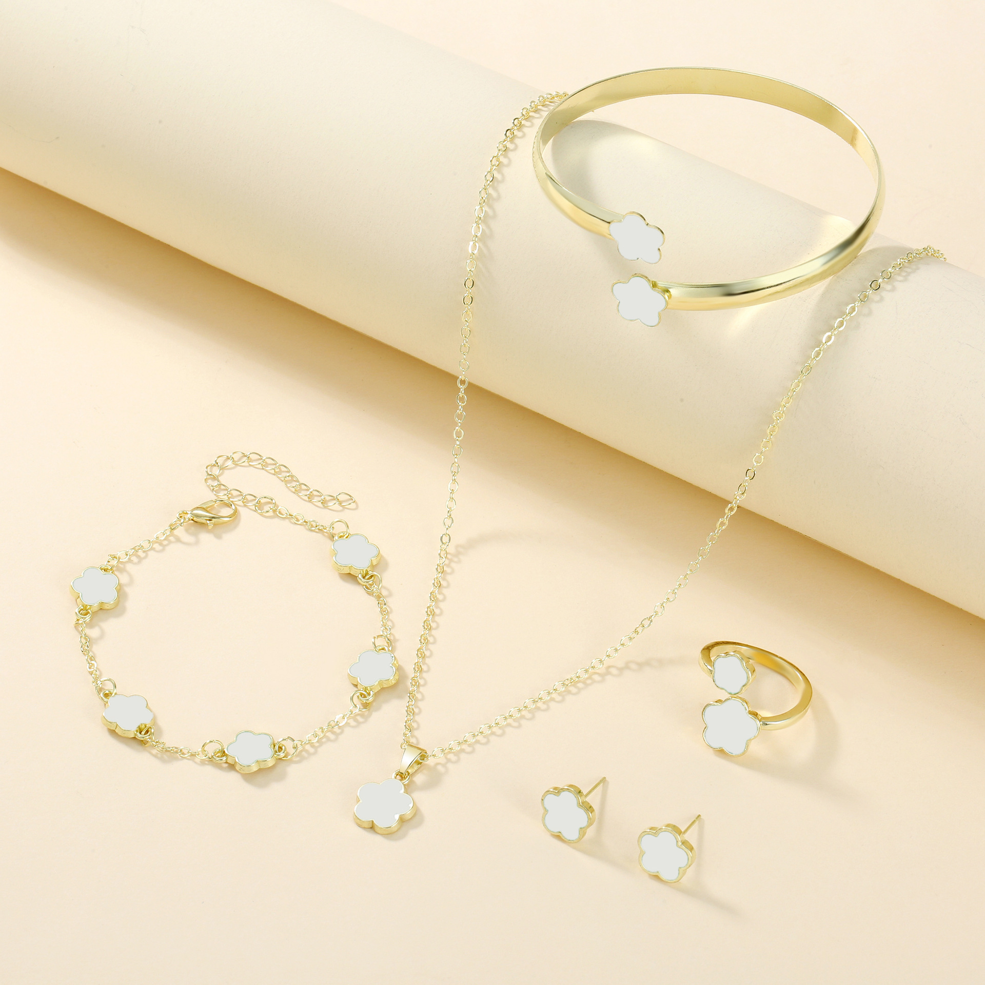 Cross-Border Hot Selling Lucky Flower Jewelry Set Acrylic Bracelet Bracelet Five-Leaf Clover Necklace Ring Earrings Wholesale for Women