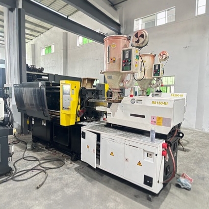 Готовая к продаже почти новая машина Bochuang третьего поколения, 150 тонн, б/у горизонтальная машина для литья