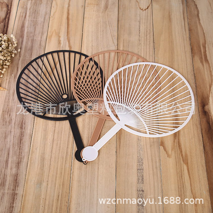 Plastic cartoon PP advertising fan plastic fan gift round plantain shaped fan plastic fan bone large number of in stock