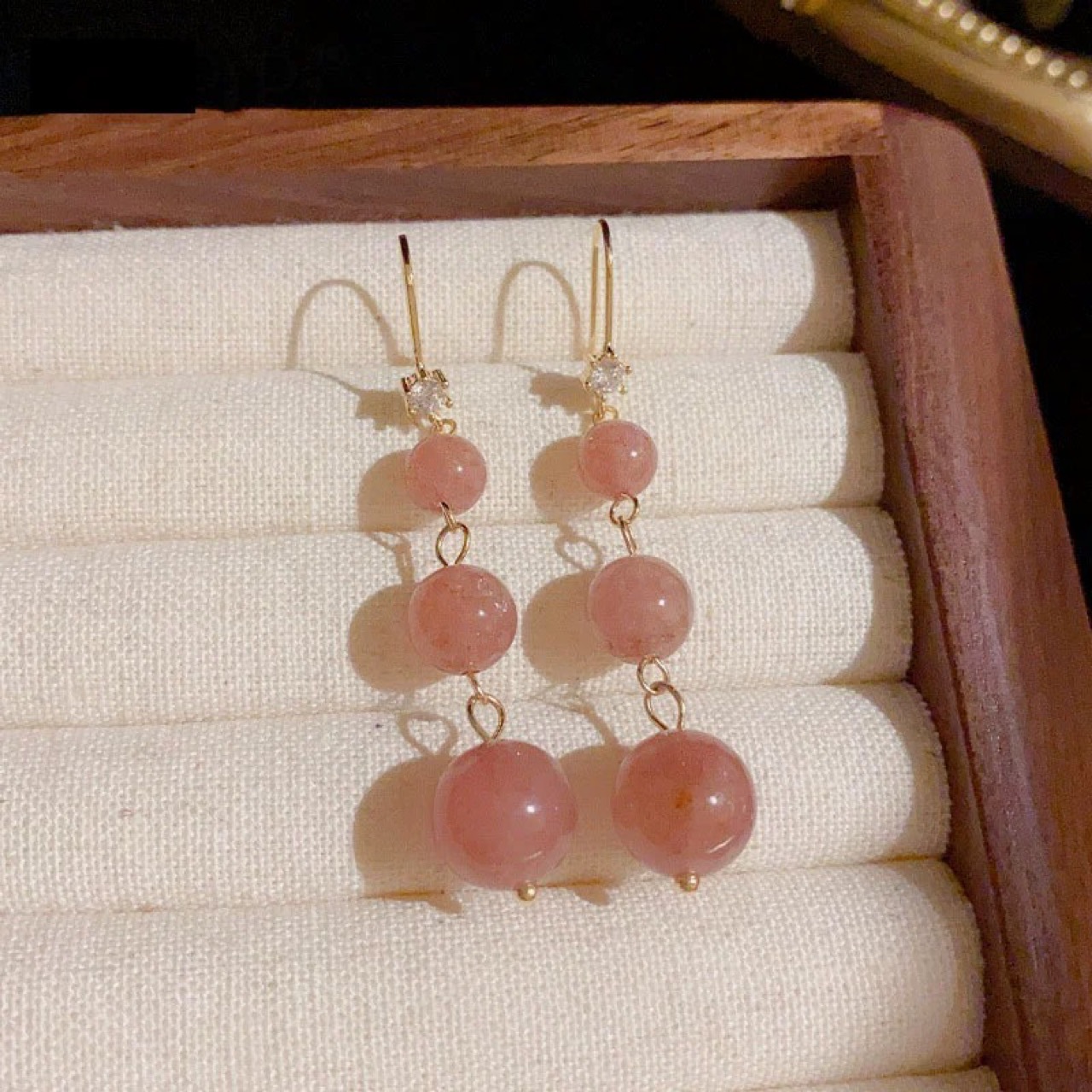 Natural Strawberry Crystal Elegant Tassel Earrings Women's Fashion New Niche Design Sense Face Small Earrings