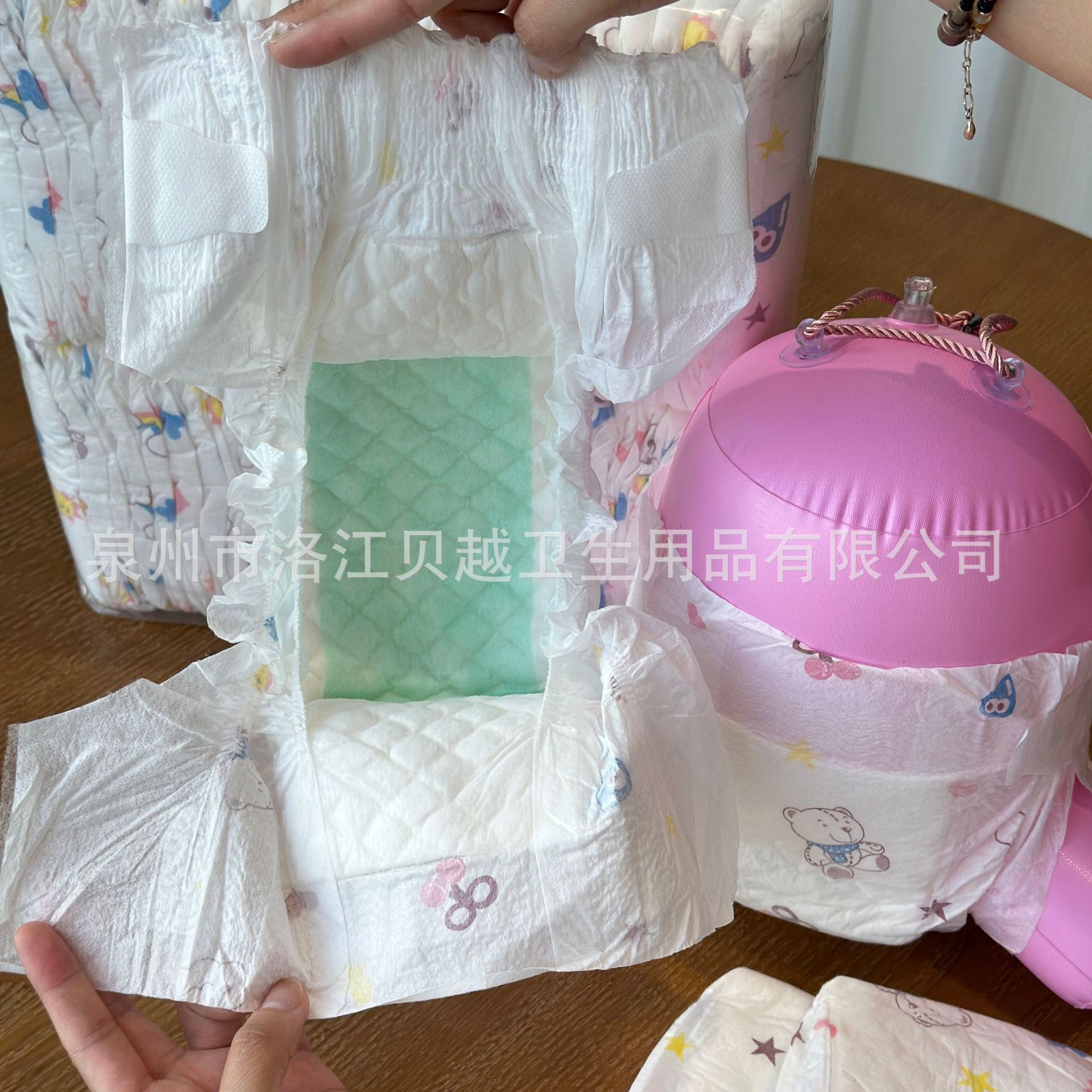 Quanzhou Factory Export Export Transparent Bag Simple Wholesale Diapers Babydiaper Wood Pulp Baby Diapers