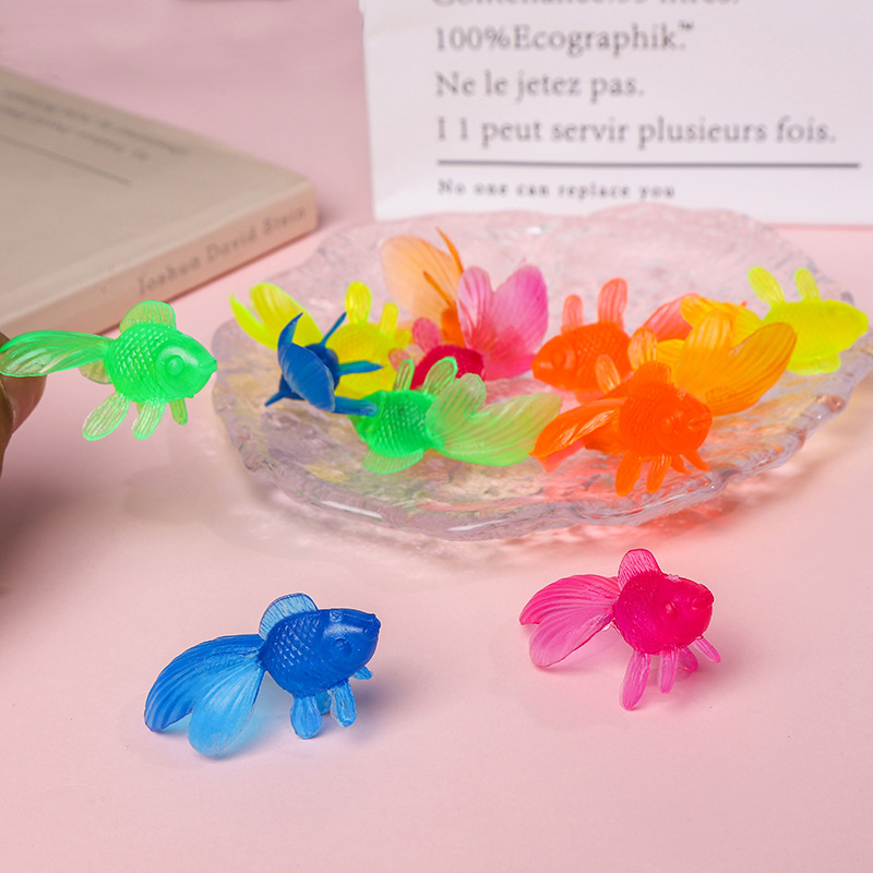 Simulation goldfish 5cm translucent environmental protection flexible glue PVC marine animal model suit children fish fishing toy