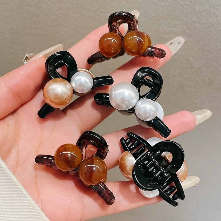 Princess Head Amber Small Claw Clip for Women 2025 New High-End Style Claw Card Bangs Hairpin Shark Clip Hair Clip