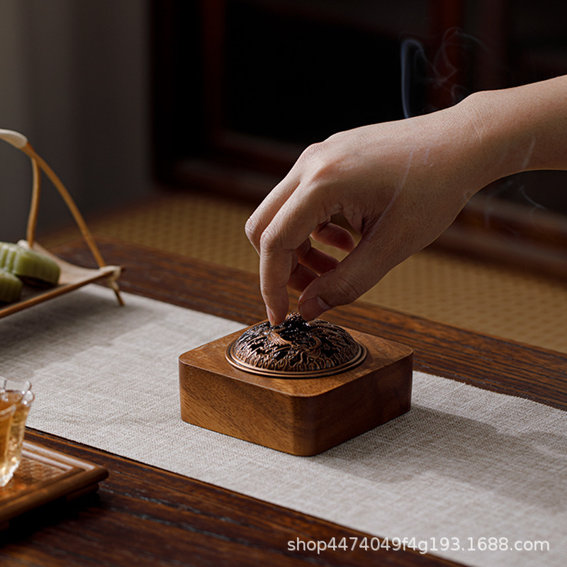 Walnut Zen Tea Ceremony Incense Stove Household Ornaments Chinese-style Indoor Aquilarum Incense Aromatherapy Hollow with Lid Incense Insertion Bottom
