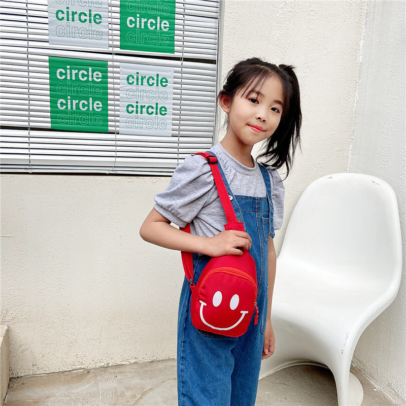Fashionable simple smiley face chest bag new infant shoulder small shoulder bag boys' sports outdoor fashion all-matching bag
