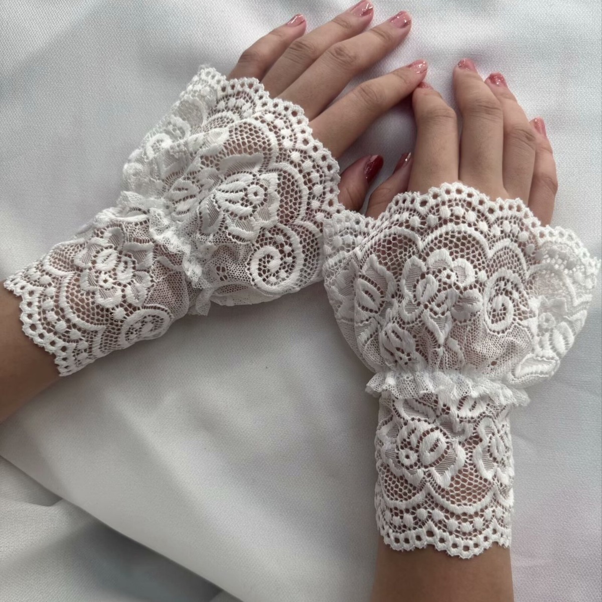 New Mesh Lace Hollow Crochet Fake Cuff Women's Trendy Trumpet Cuff Lace Fake Sleeve Wrist Cover Wholesale