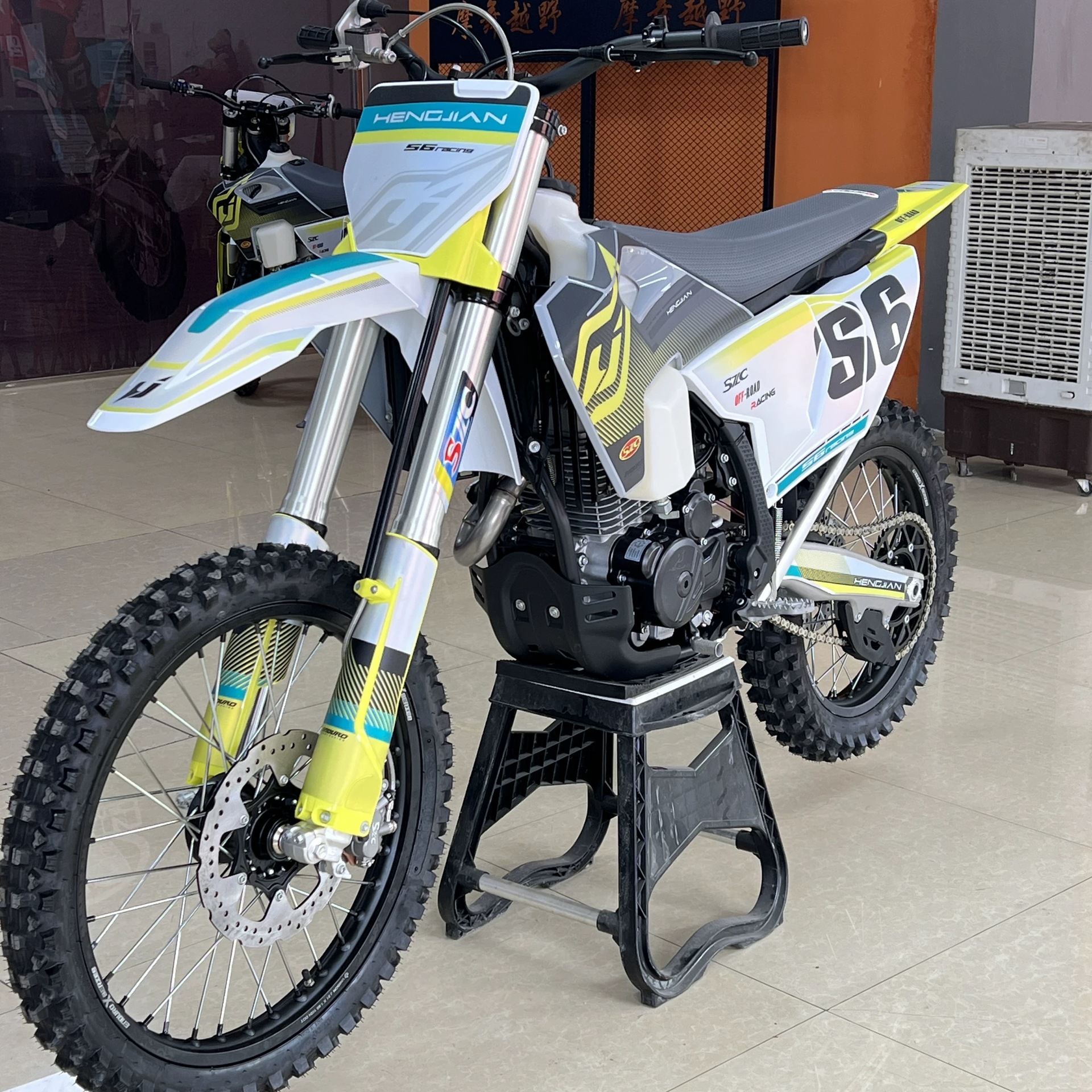 Hengjian S6 Ybs300 версия Gao Sa Lin Dao мотоцикла 300Cc