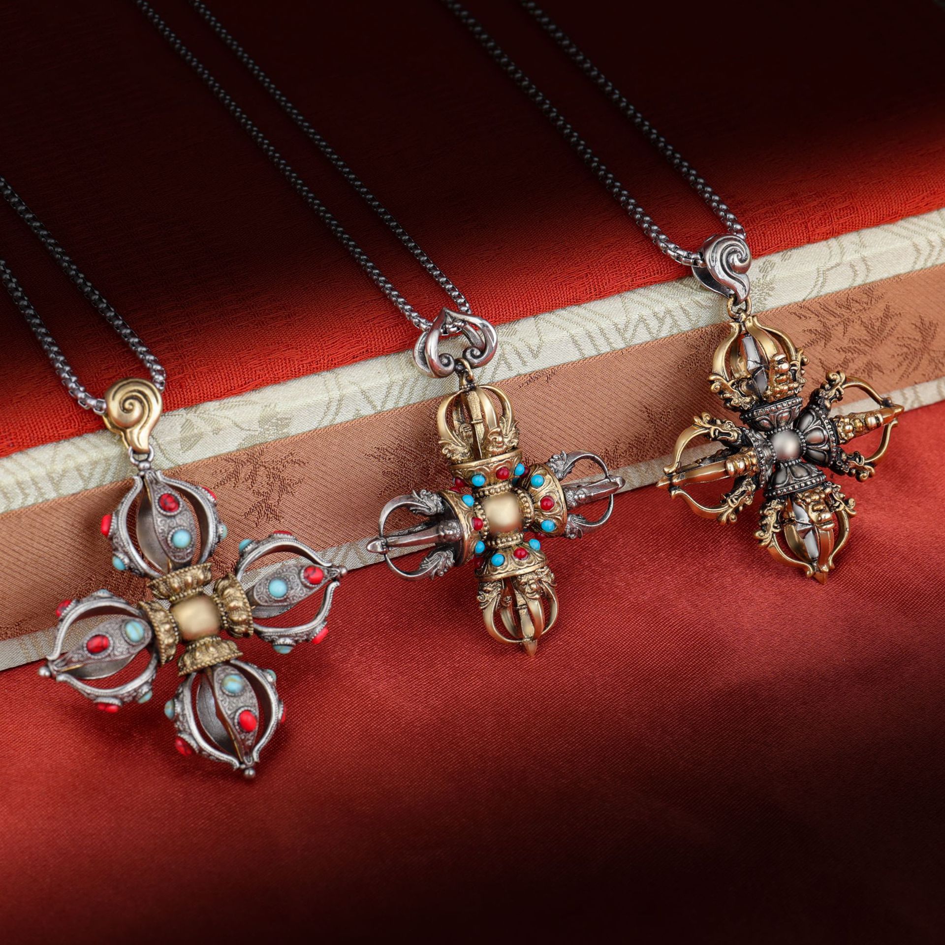 Cross Vajra Pestle Pendant Vintage Style Five-Pronged Vajra Pestle Pendant Demon-Slaying Pestle Pendant Unisex Necklace