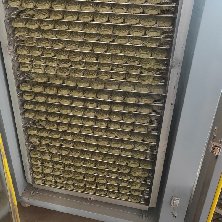 Wholesale Timothy Grass Cake Rabbit Alfalfa Grass Molar Cake Grass Ball Totoro Guinea Pig Molar Brick Snacks