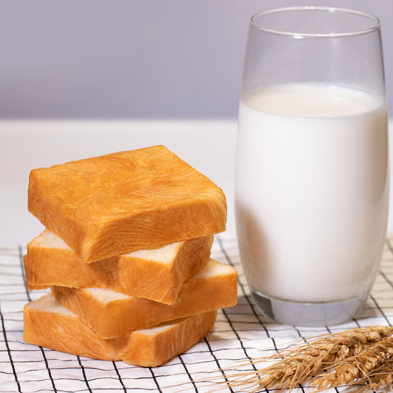 A 70 g/bag of raw wheat [raw toast hand-torn bread] snack