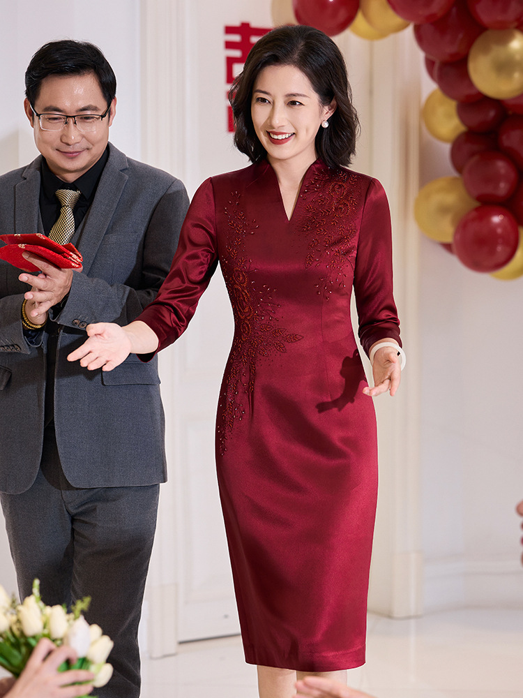 Платье для свекрови из триацетата с сатиновым блеском, свадебное платье для матери, стильное, с завышенной талией, облегающее, средней длины, с V-образным вырезом, популярное осенью