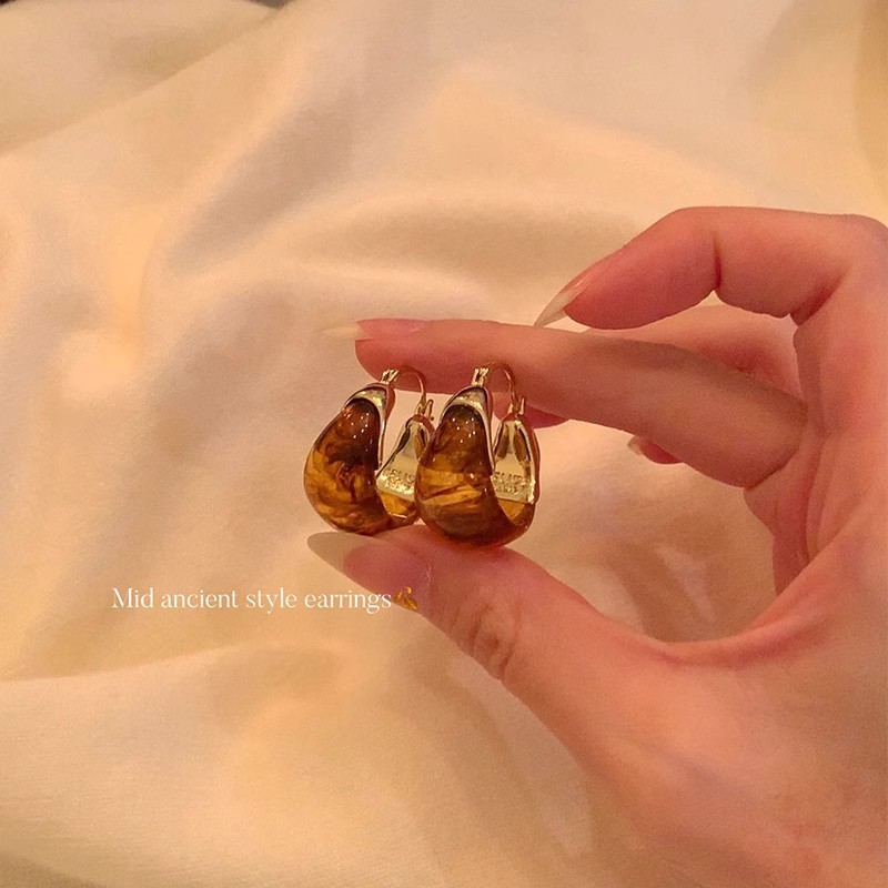 High Sense of Wisdom Autumn and Winter Maillard Retro Amber Ear Buckle Women's High Sense Elegant Ear Ring Earrings Women's Earrings Earrings
