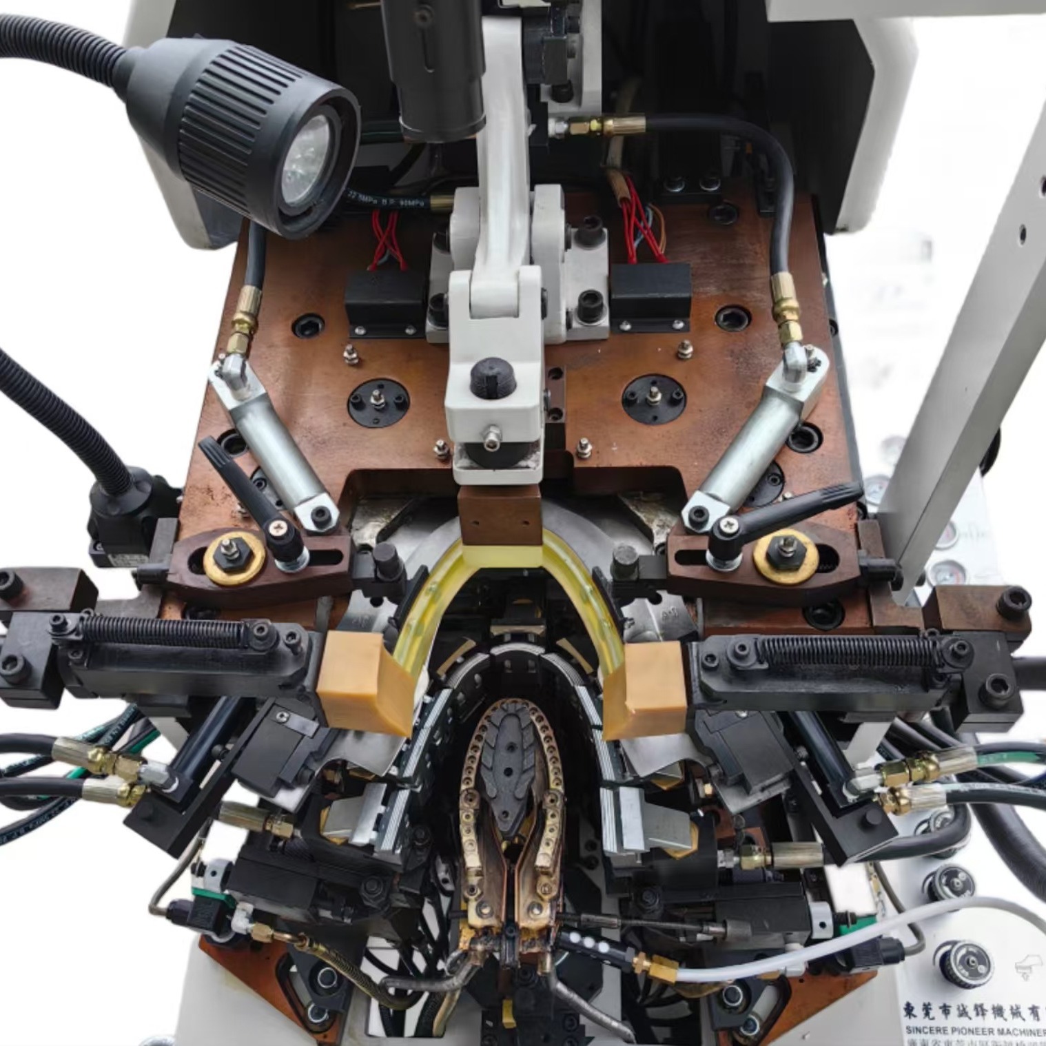 Computer Control Glue-Made Shoe Front Engine Oil Press Second-Hand Nine-Claw Shoe Upper Pull-Up Machine Chengfeng Sp-818A