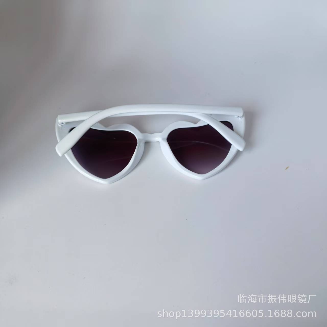 New Fashion Love Sunglasses Heart-Shaped Glasses with Good Price