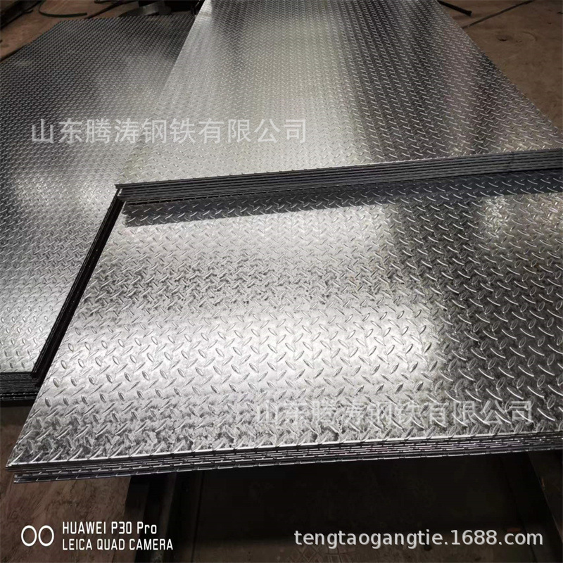 Hot-Dip Galvanized Patterned Steel Plate Manufacturer, Stair Tread Bending Patterned Steel Plate, 3.0*1500 Hot-Dip Galvanized Patterned Steel Plate in Stock