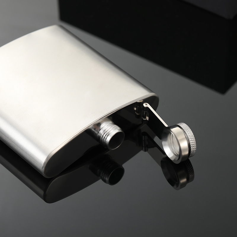 Thick 304 stainless steel small wine pot high-end 201 portable wine pot outdoor portable flat wine bottle 1-128oz