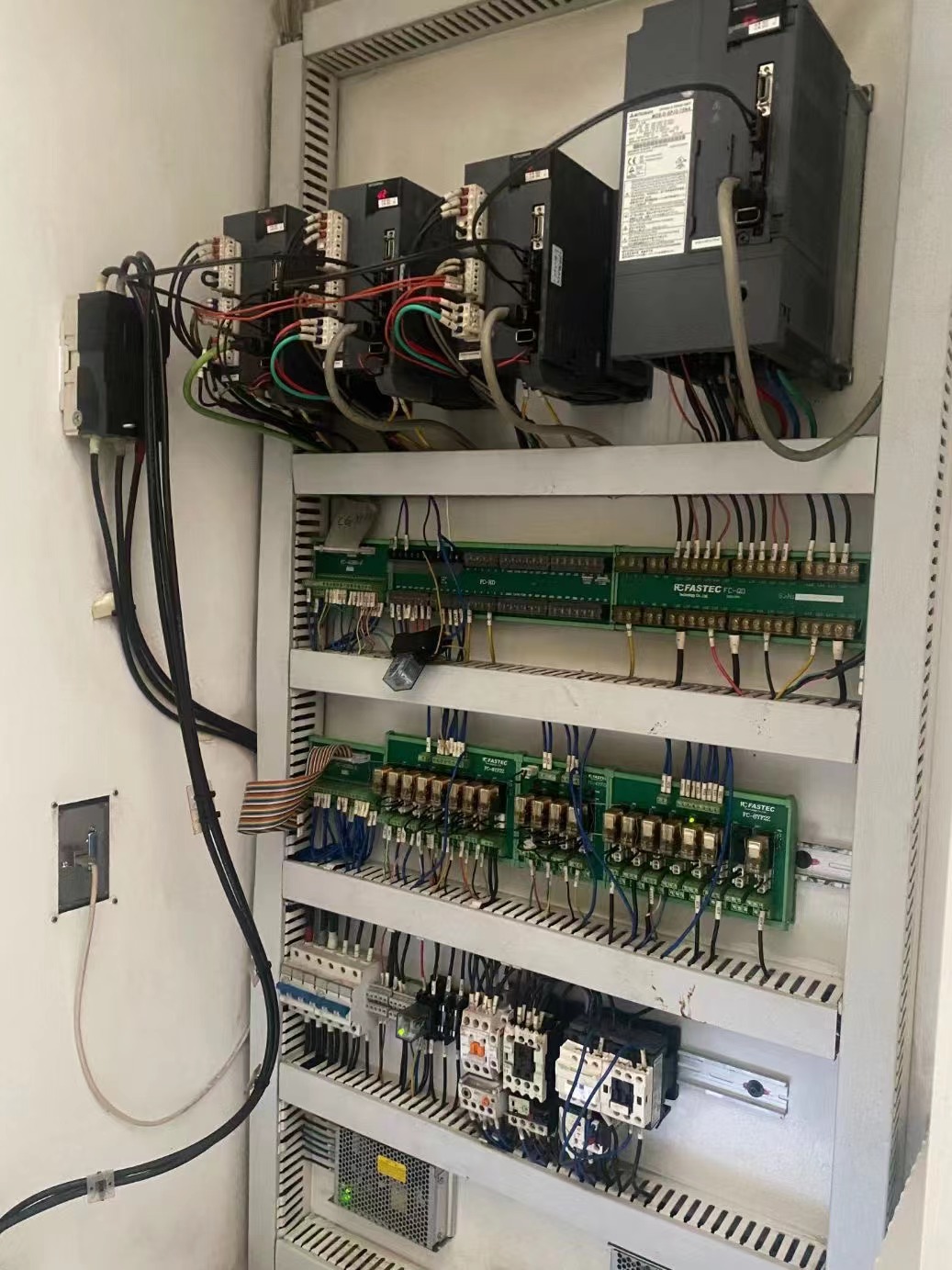 Turn to Let 9 Second-hand Taiwan Chao Group Processing Center V-10 Second-hand CNC Computer Gong Processing Center Machine Tool