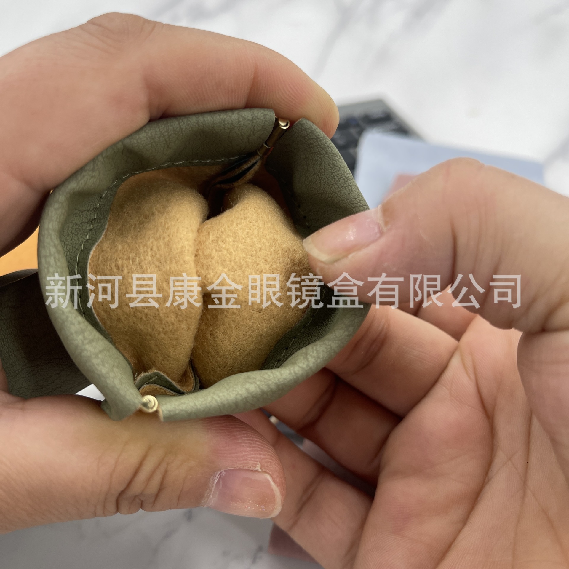 Xinkangjin automatic closing glasses bag manufacturers supply portable sunglasses sunglasses myopia storage bag