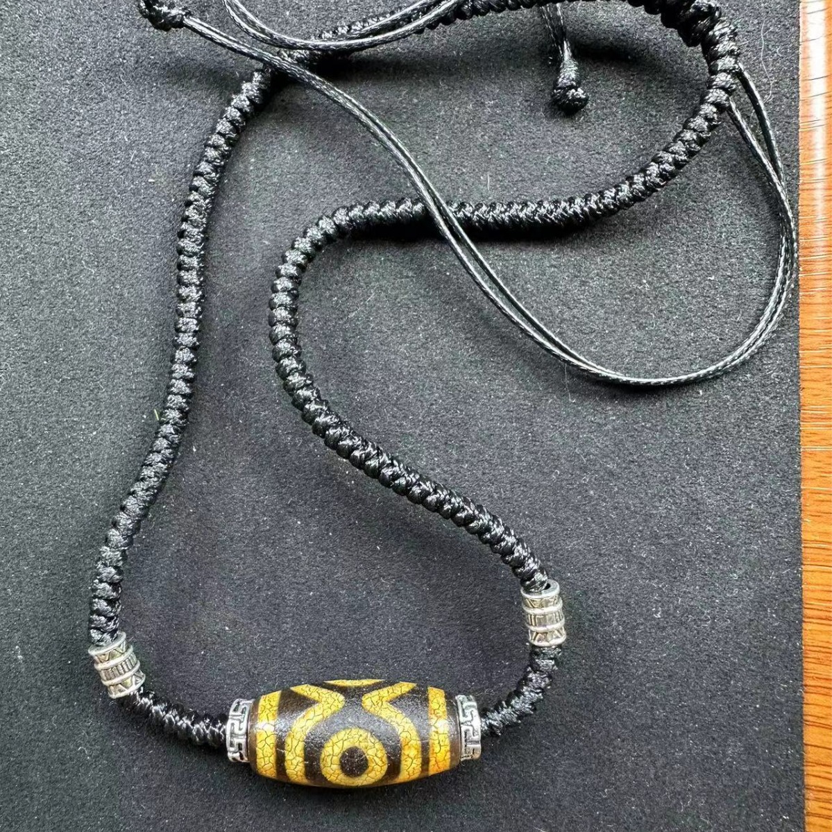 Wholesale Agate Natural Agate Tooth Yellow Three-Eyed Clavicle Beads Loose Beads Bodhi Accessories Pendant Ornaments Factory