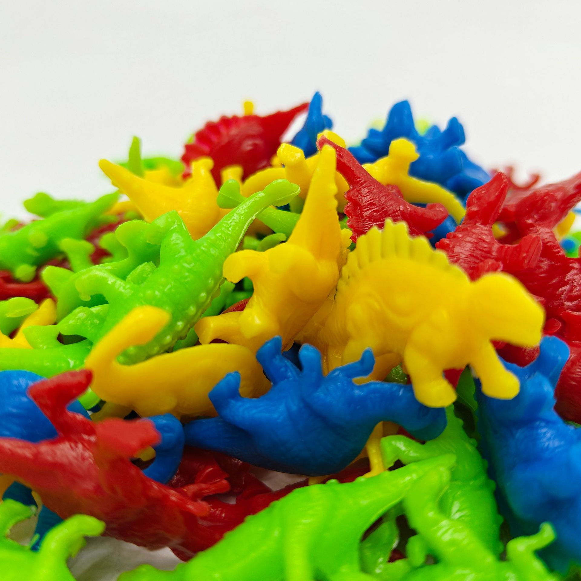 5cm mini dinosaur flexible glue small size simulation dinosaur model solid color PVC environmental protection material archaeological egg twisting machine accessories