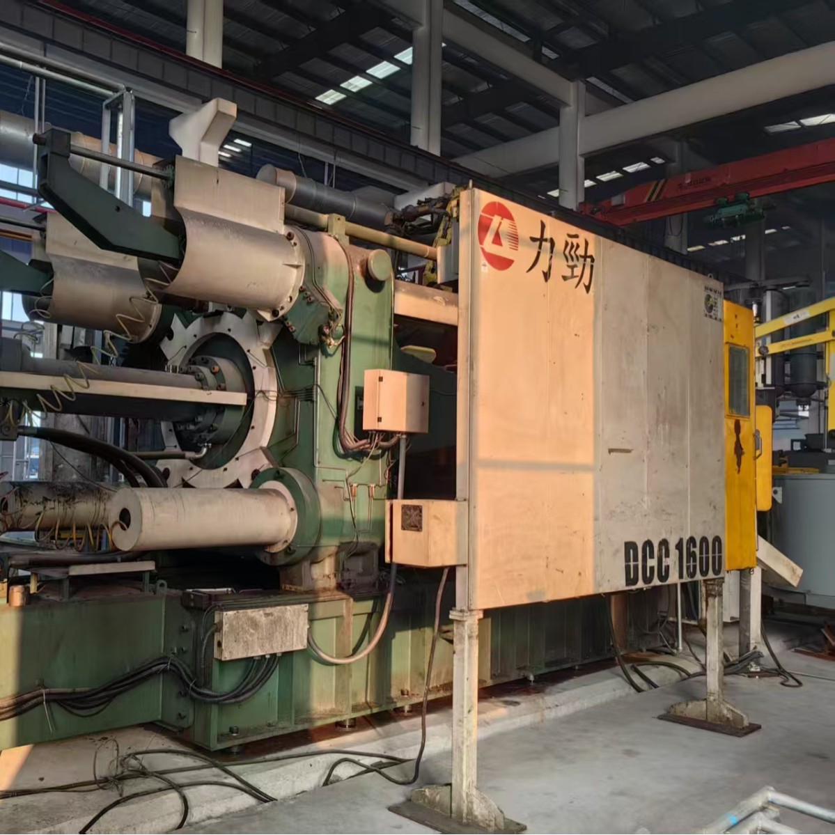1600 тонн, машина для литья из алюминиевого сплава, холодная камера, автомобильные запчасти