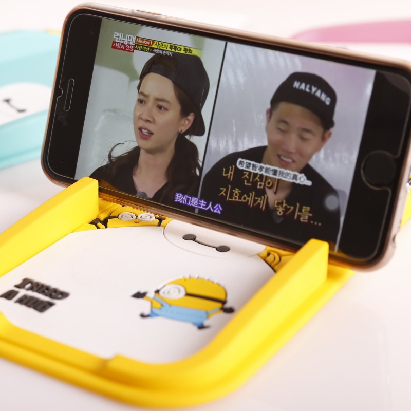 Multifunctional seamless non-adhesive car mobile phone non-slip mat in stock temporary parking number plate car soft rubber storage mat