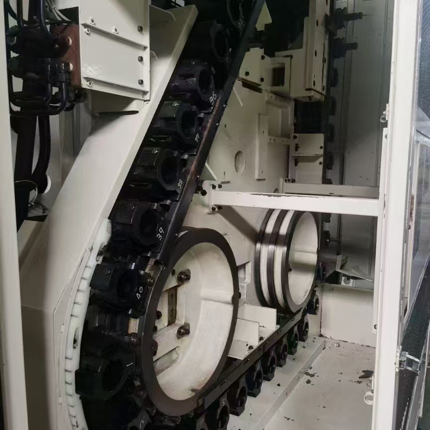 Sell used Okuma MA-600HB horizontal machining center spindle taper BT50 tool magazine: 40