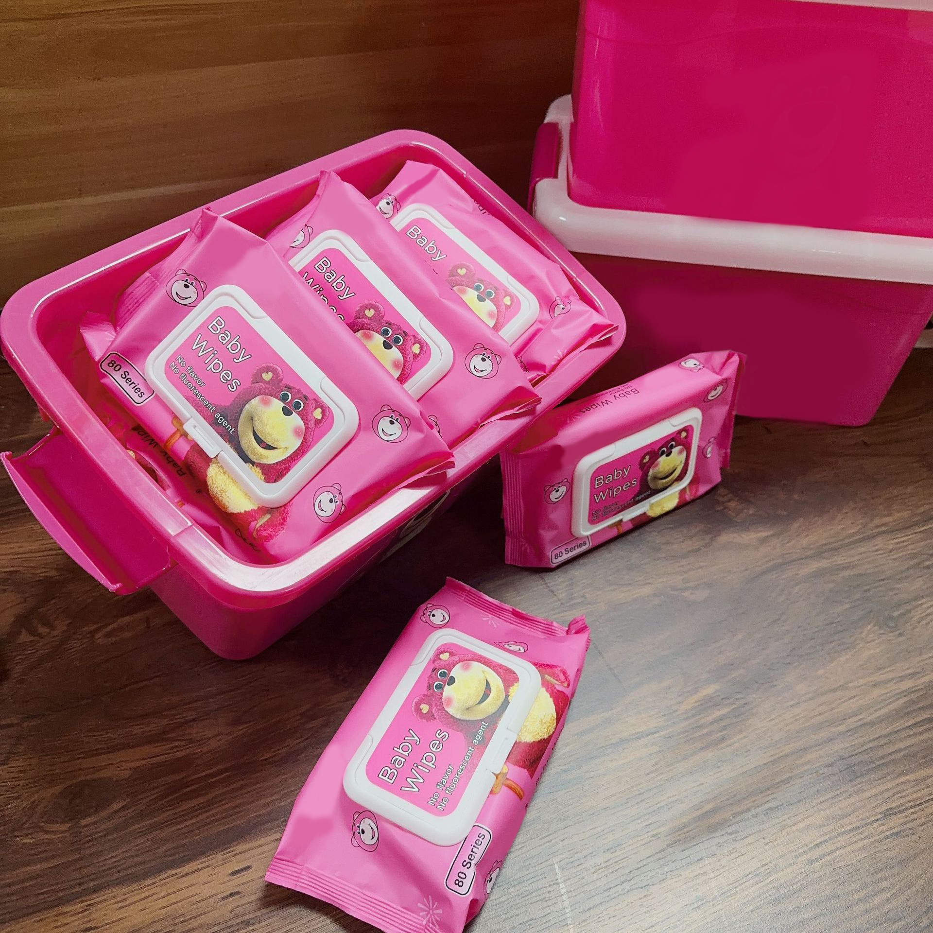 Thailand Vietnam Strawberry Bear Wipes Cleaning Wipes Baby Hand Wipes Storage Box Portable