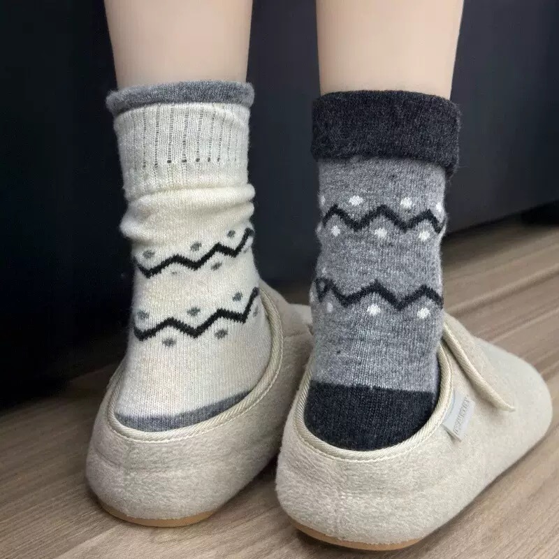 Autumn and Winter Wool Soft Thick Warm Striped Polka Dot Fair Isle Retro Slouch Socks for Women Mid-Calf Sweet Ins