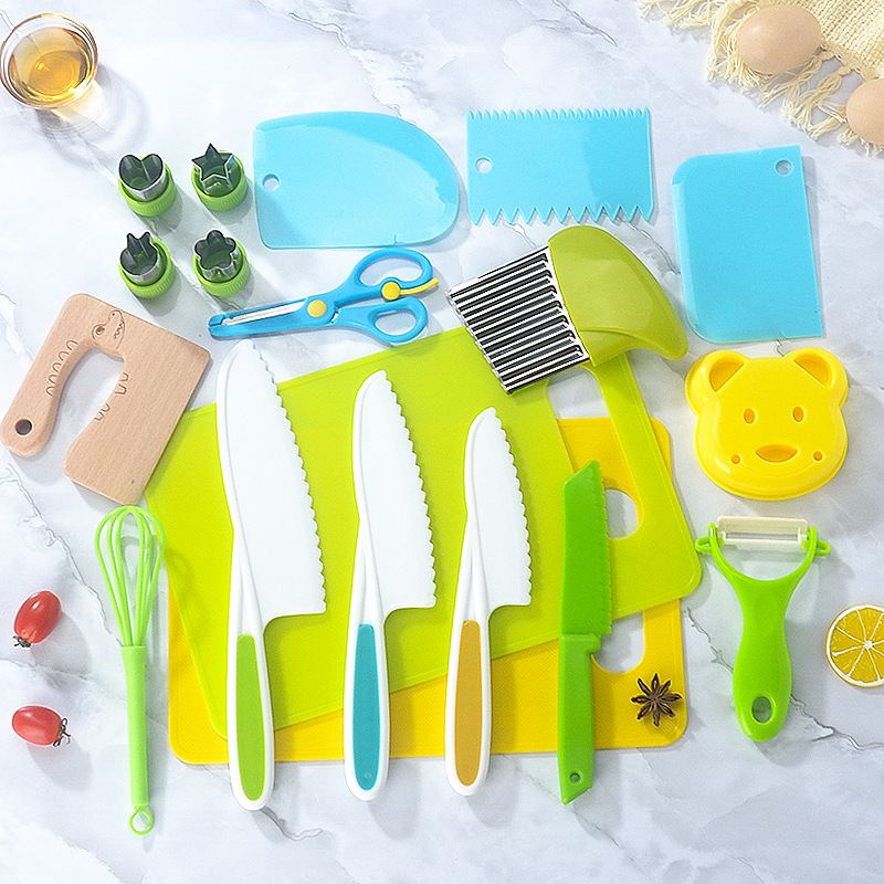 Children's plastic fruit knife suit saw tooth knife vegetable cutting birthday cake holder knife toy knife suit gift wholesale